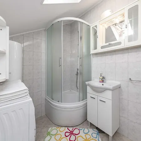 Hills - One Bedroom With Balcony And Sea View