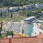 Hills - One Bedroom With Balcony And Sea View