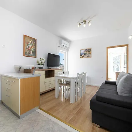 Hills - One Bedroom With Balcony And Sea View Apartment