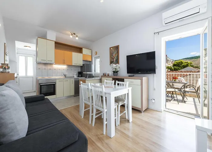 Apartment Hills - One Bedroom With Balcony And Sea View *
